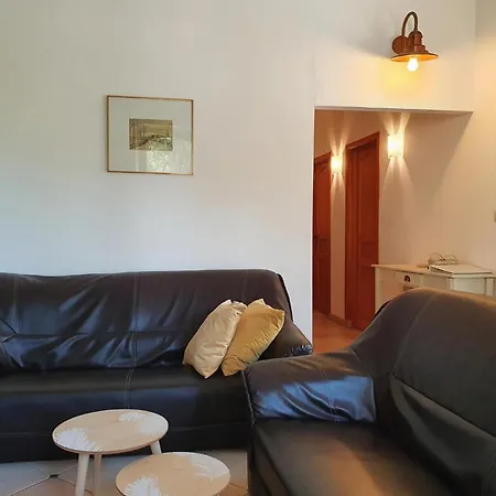 La Roche 6 * Aigues-Vives (Herault)