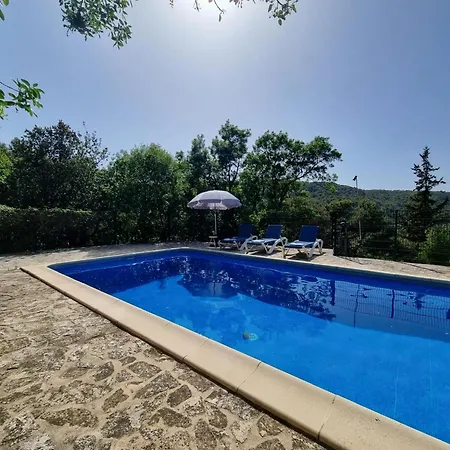 La Roche 6 * Aigues-Vives (Herault)